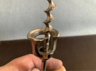 Antico cavatappi a campana aperta