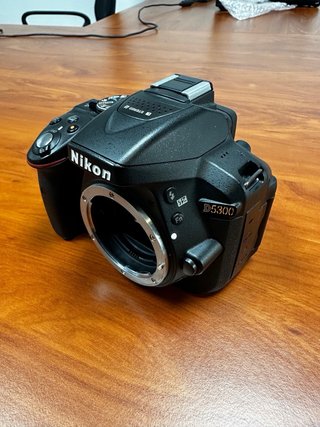 Nikon D5300 + Objetivo 18-55mm VR