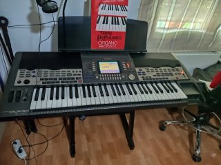 Teclado Yamaha PSR 9000 con soporte