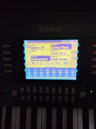 Teclado Yamaha PSR 9000 con soporte