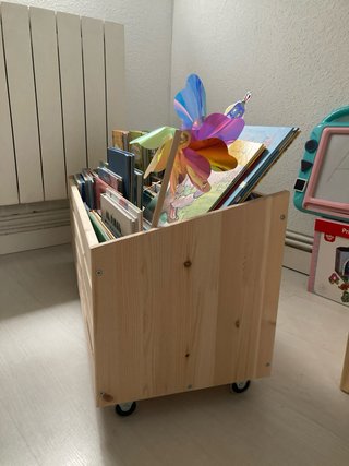 Caja de madera para libros infantil