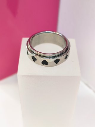 Anillo acero plateado con diseño giratorio T15