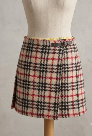 Falda Burberry Cuadros Beige y Rojo