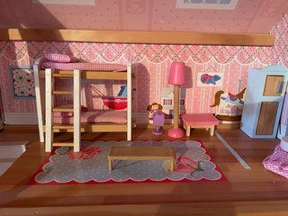 Casa de muñecas de madera