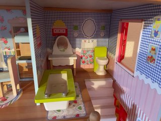 Casa de muñecas de madera