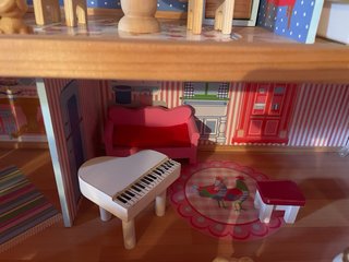 Casa de muñecas de madera