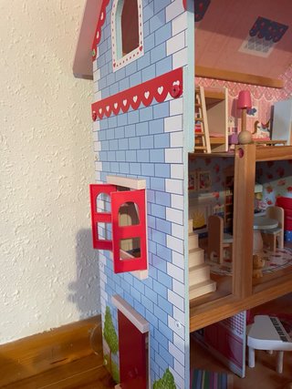 Casa de muñecas de madera