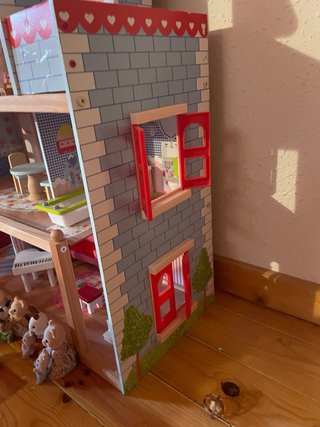 Casa de muñecas de madera