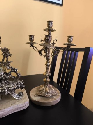 Reloj y Candelabros Bronce No envío por peso.