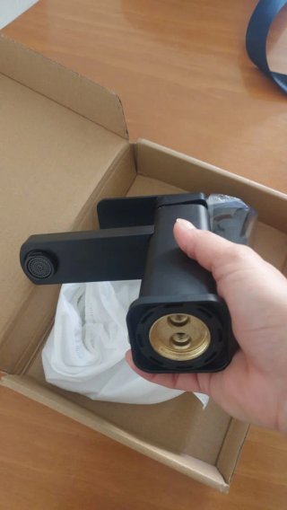 3 Grifos Negros Nuevos. Plasticos. En su caja.