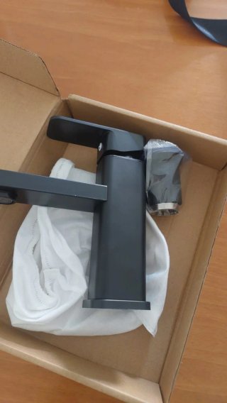 3 Grifos Negros Nuevos. Plasticos. En su caja.