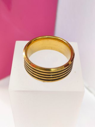 Anillo acero dorado con 4 lineas negras T16