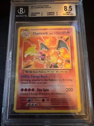 Carta Pokémon Charizard Holo R 8.5 Beckett