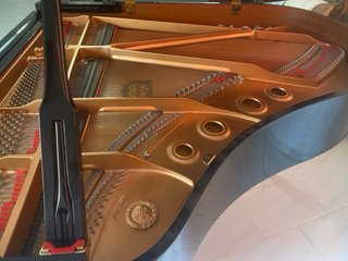 Piano de Cola Yamaha C2 Japón