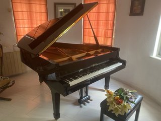 Piano de Cola Yamaha C2 Japón