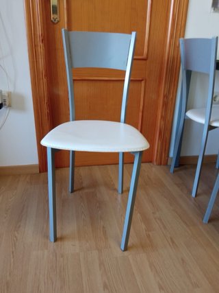 Mesa comedor cristal y 4 sillas