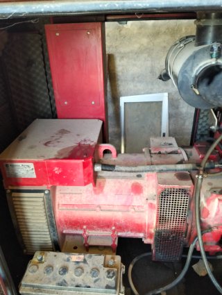 Generador Eléctrico Rojo