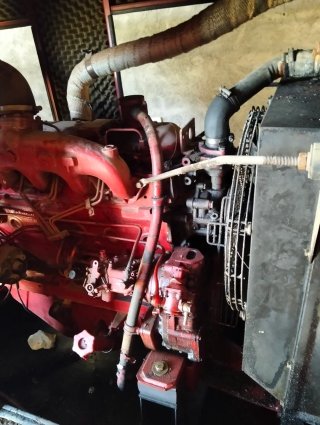 Generador Eléctrico Rojo