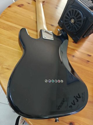 Guitarra Eléctrica Junior Harley Benton