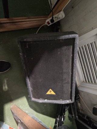 Juego de voces 2 altavoces 1 monitor