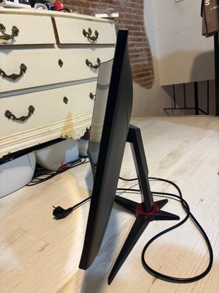 Pantalla Curva AOC Negra y Roja gaming