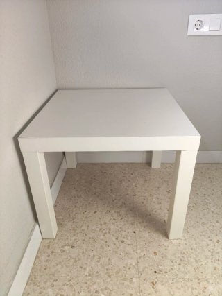 Mesa auxiliar blanca