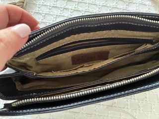 Bolso polipiel negro y beige