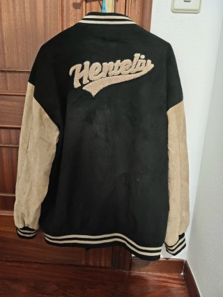 Chaqueta estilo universitario Negociable