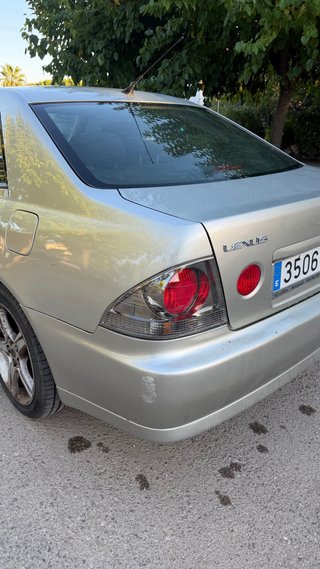 Lexus IS 200