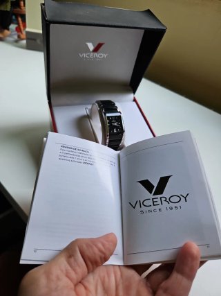Reloj Viceroy Rectangular Negro y Plateado