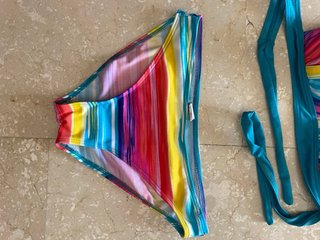 Conjunto Bikini Arcoíris Talla M