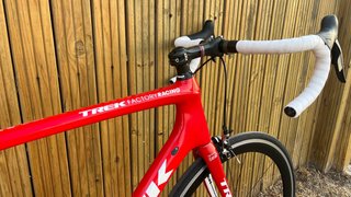 Bicicleta Trek Domane RSL color rojo project one