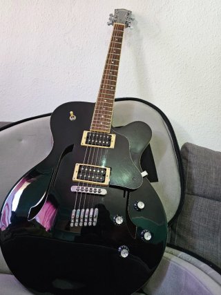 Guitarra Eléctrica Negra .