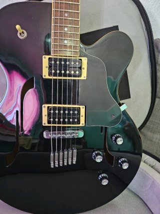 Guitarra Eléctrica Negra .