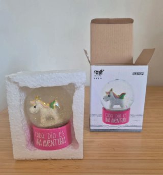 Bola de nieve unicornio con purpurina