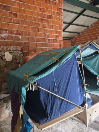 Carro tienda caceres, con papeles