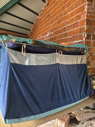 Carro tienda caceres, con papeles
