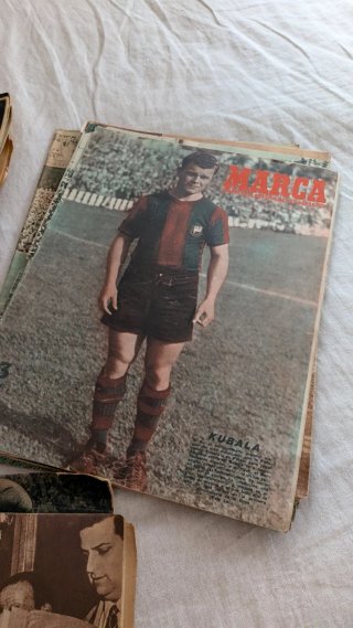 Lote de periódicos deportivos MARCA antiguos