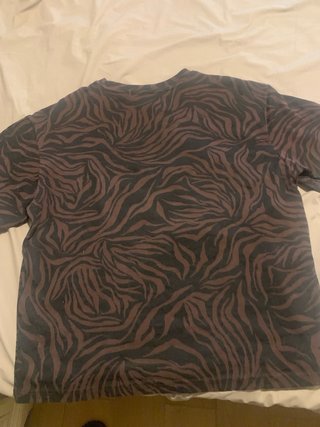 Camiseta H&M estampado cebra. Da talla