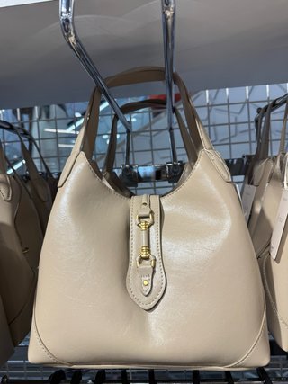 Bolso de hombro elegante color crema