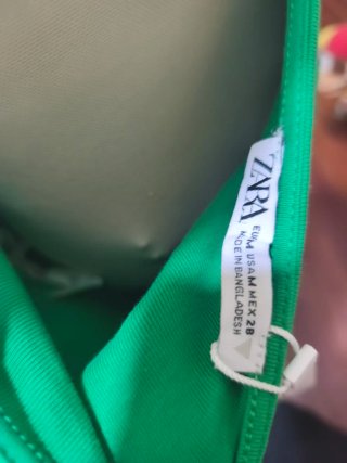 Vestido Verde Escotado Zara