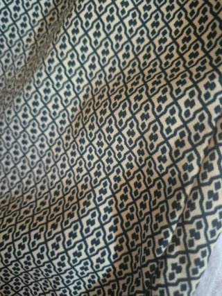 Pantalones estampados azul marino y beige