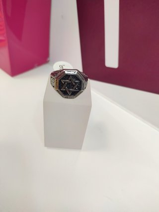 Anillo acero plateado tipo estrella de david T22