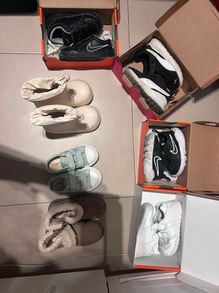 Lote de zapatillas infantiles variadas
