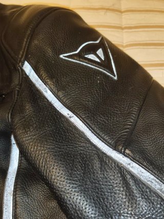 Mono Dainese Cuero Negro