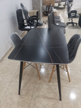 Mesa moderna estilo mármol