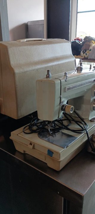Máquina de coser Kenmore vintage