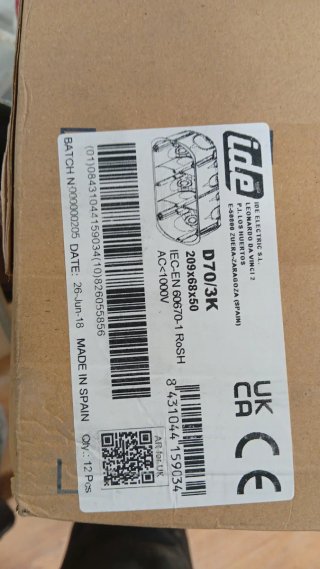 Cajas de empotrar luz azules y blancas