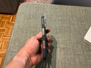 Funda Pitaka Carbon Fiber Ultra Slim iPhone 16 pro