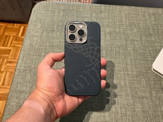 Funda Pitaka Carbon Fiber Ultra Slim iPhone 16 pro